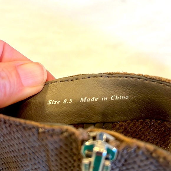 Dolce Vita Asha Ankle Boots Booties 8.5 Perforated Suede Leather Taupe - Picture 4 of 9